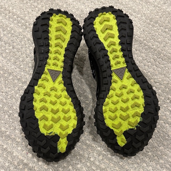 Nike Black and Gray Athletic Shoes - Picture 6 of 8